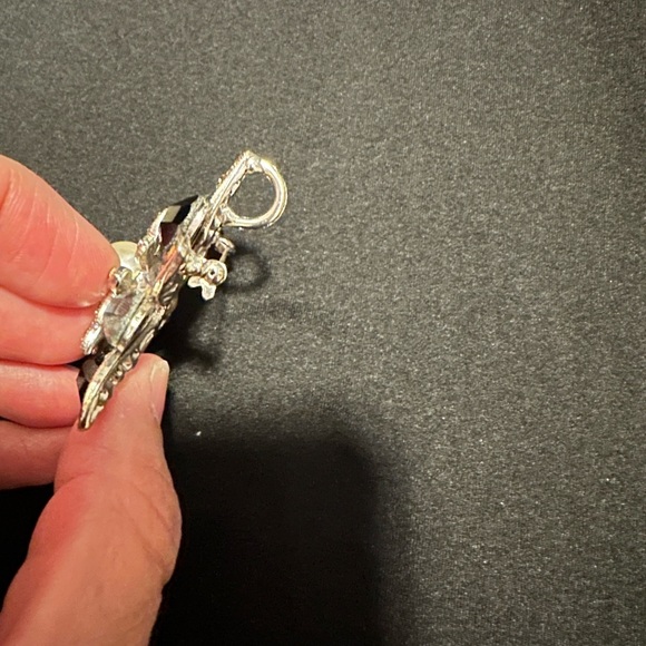 Gorgeous Premier Designs marcasite flower pin/pendant - Picture 4 of 5